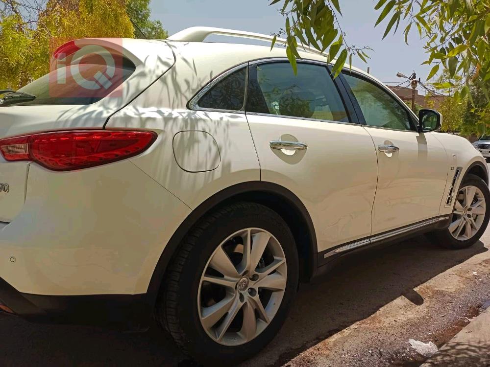 انفنتي QX70